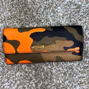 ▪️Michael Kors Jet Set Poppy Orange Camo WALLET🔸
